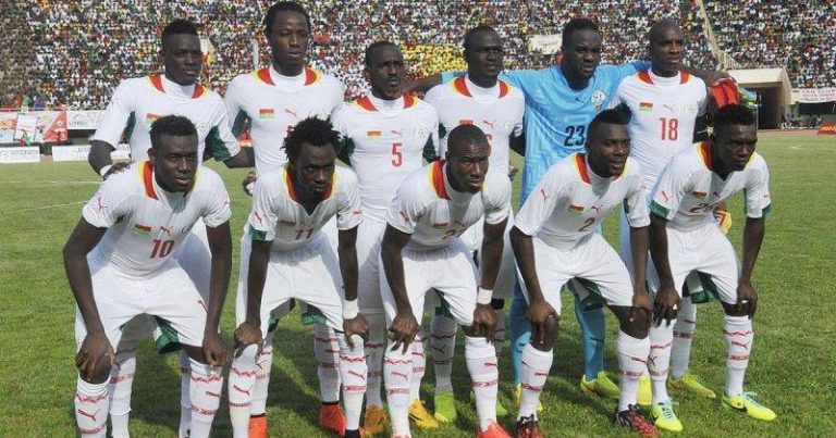 Burkina Faso bóng đá trỗi dậy trong bom đạn